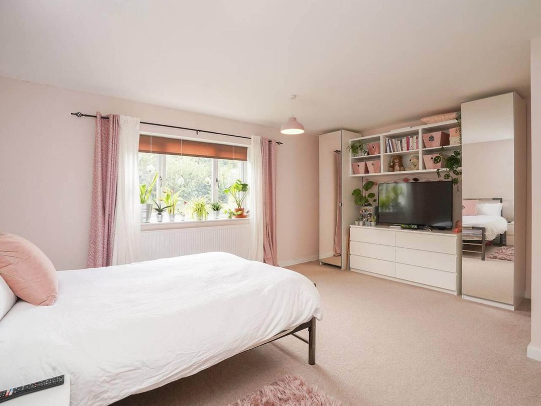 Rent My Spa Home with Pool table, Hottub and Sauna