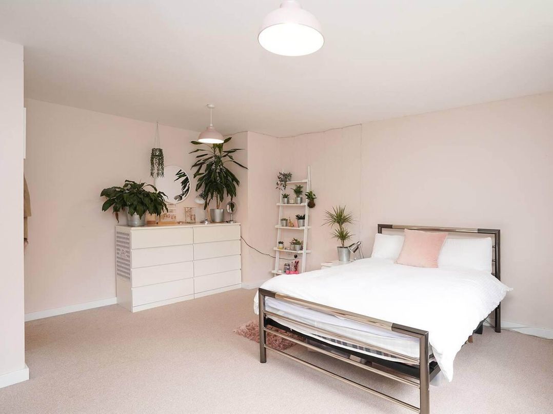 Rent My Spa Home with Pool table, Hottub and Sauna