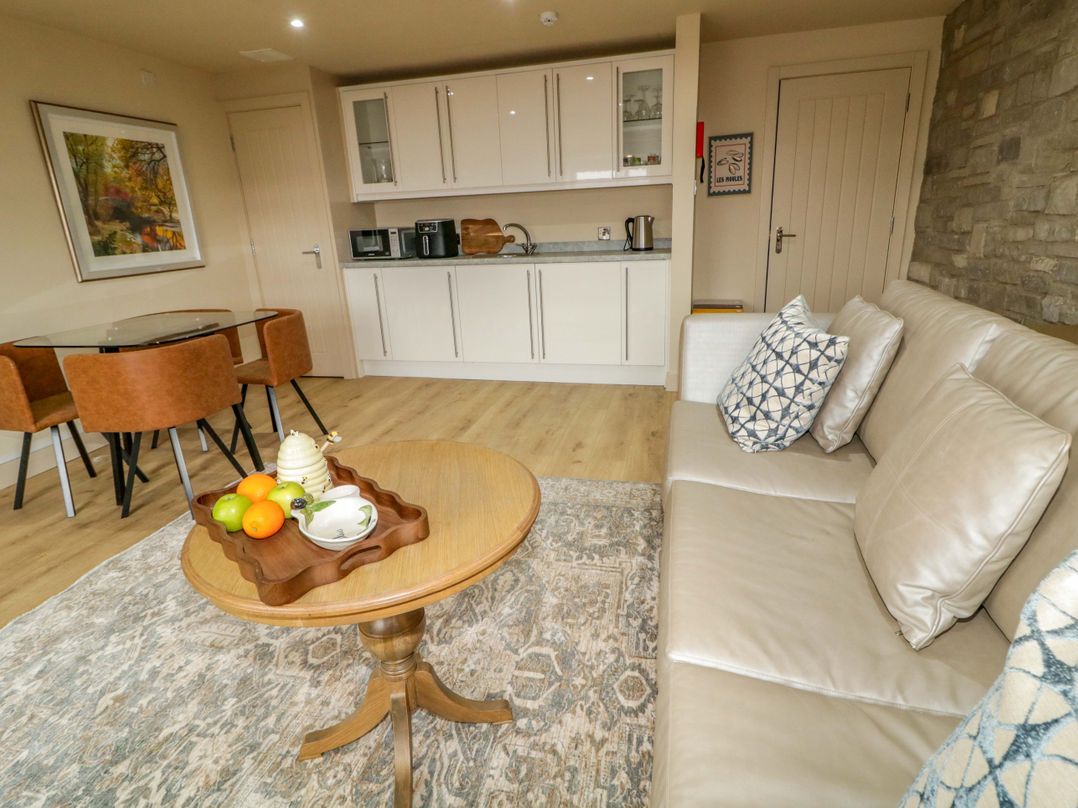 Suite 33A