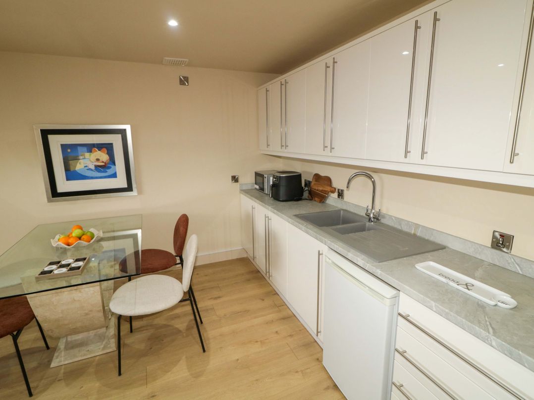 Suite 33B