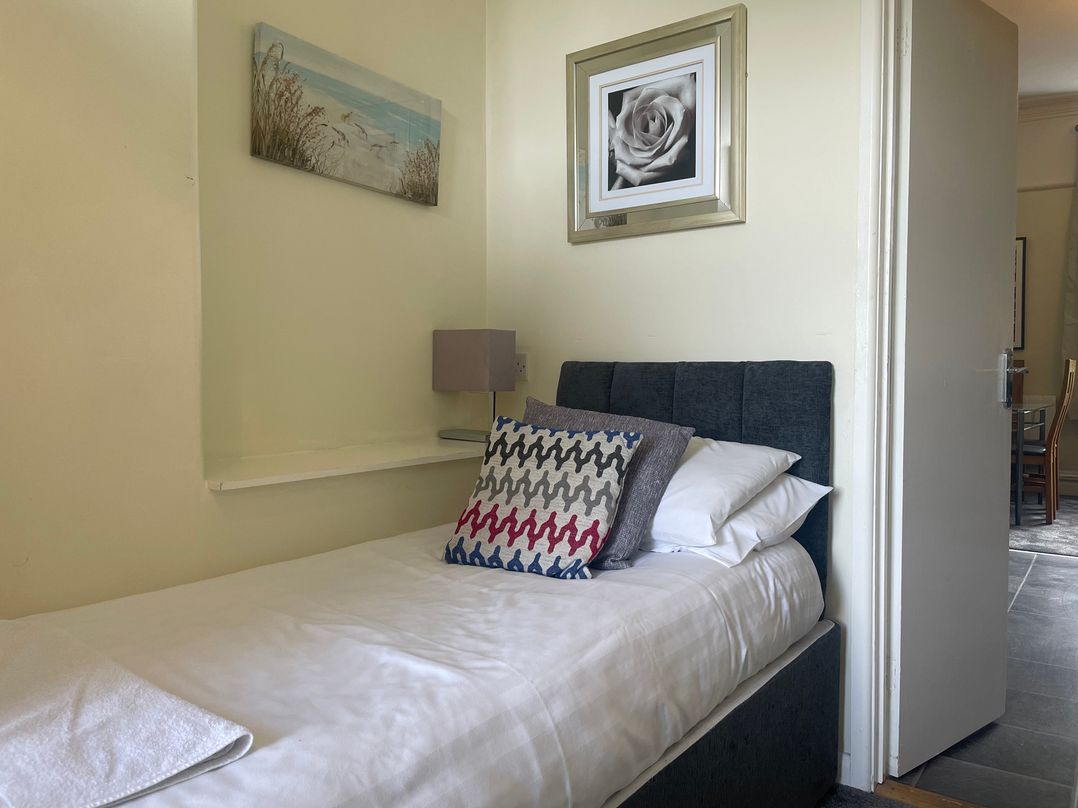 Apartment 5