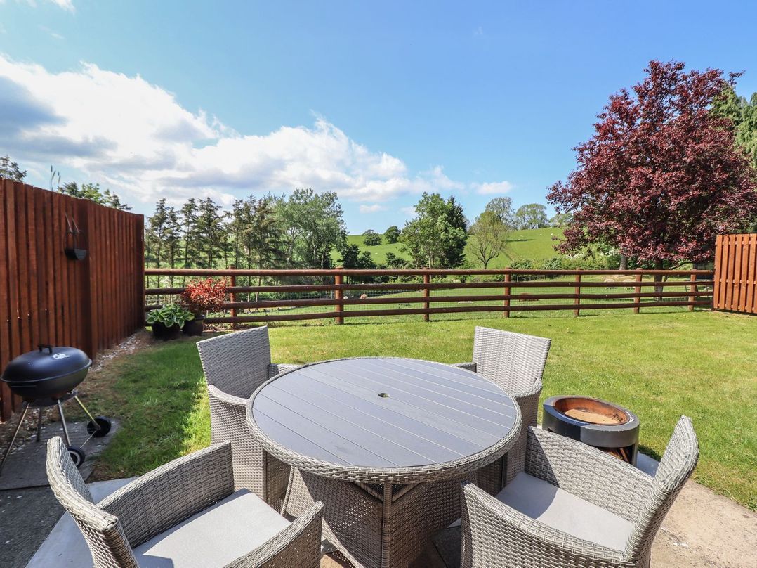 Ysgubor Fachwen, Bettws Cedewain - Sleeps 4 guests