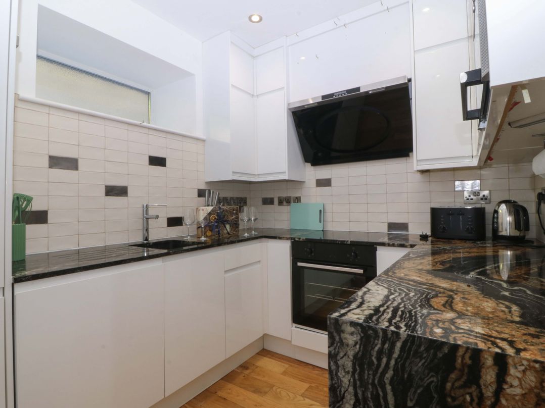 Apartment 1, Bryn Mel Manor