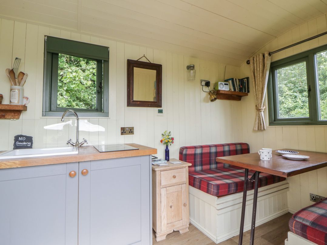 The Three Spaniels Shepherds Hut
