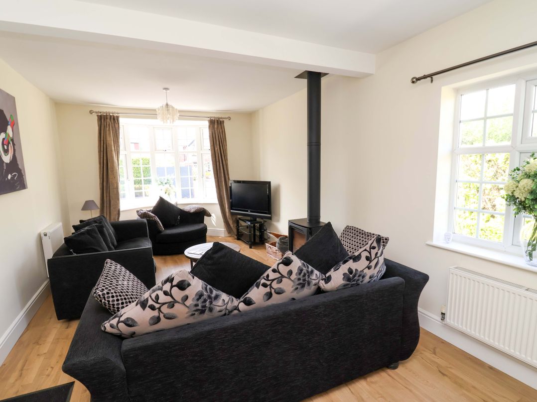 18 Crewe Road