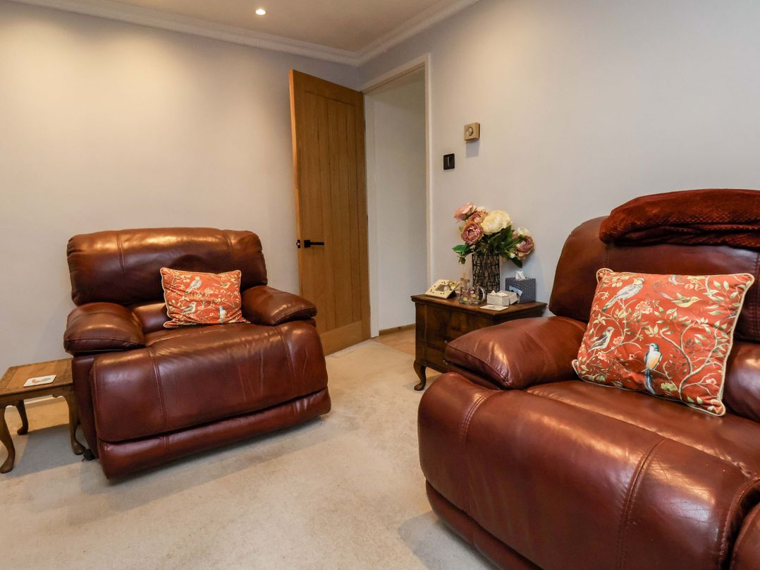 7 Crestbrooke