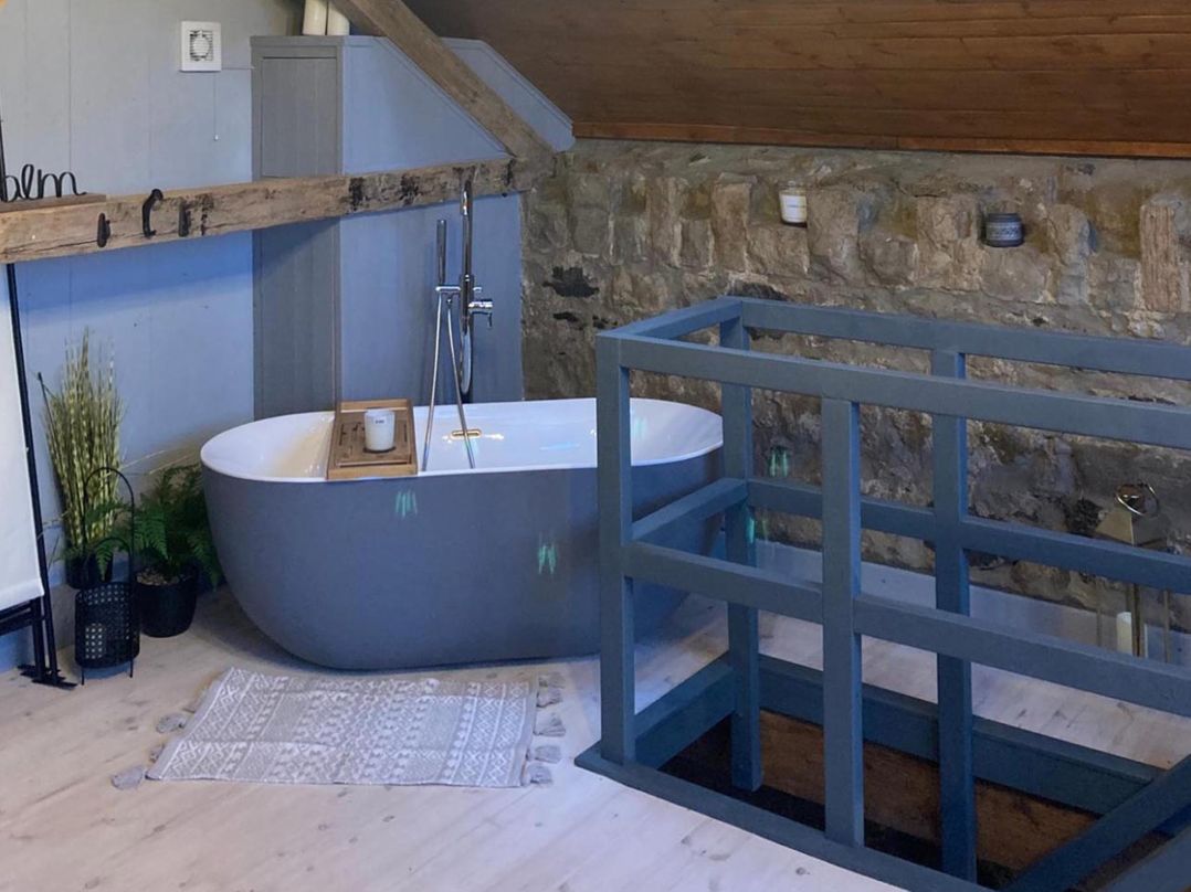 1-Bed Barn Conversion, Sleeps 2 with Parking