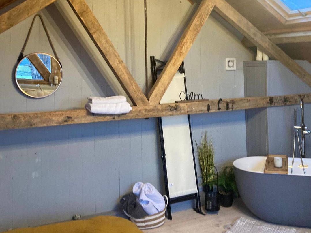 1-Bed Barn Conversion, Sleeps 2 with Parking