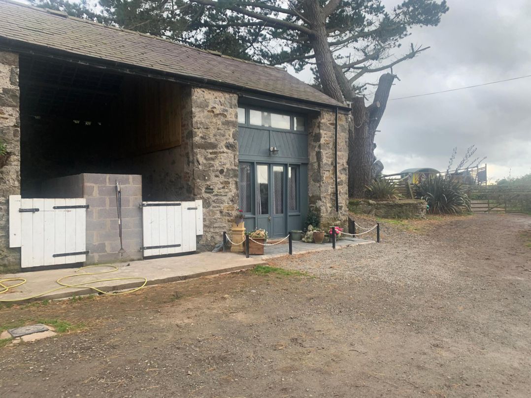 1-Bed Barn Conversion, Sleeps 2 with Parking
