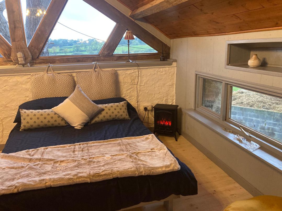 1-Bed Barn Conversion, Sleeps 2 with Parking