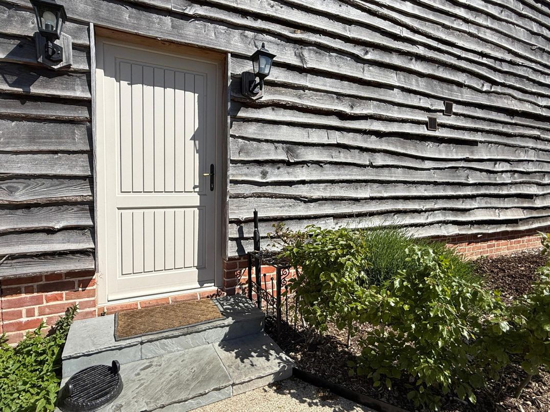 Charming Barn Annex with Stables New Forest Escape