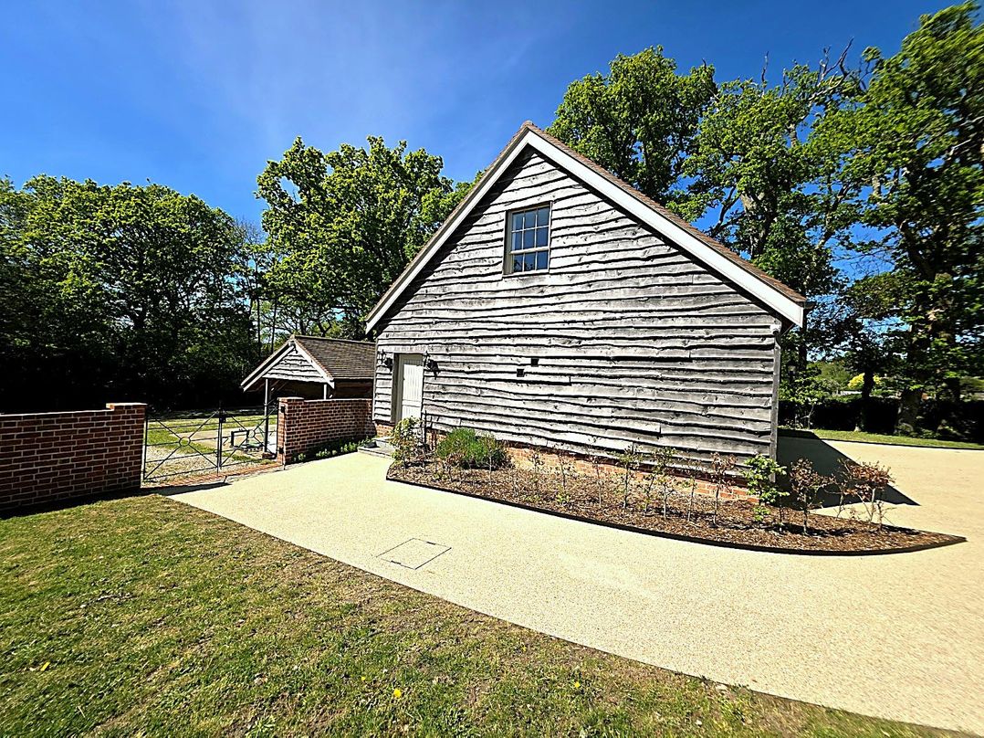 Charming Barn Annex with Stables New Forest Escape
