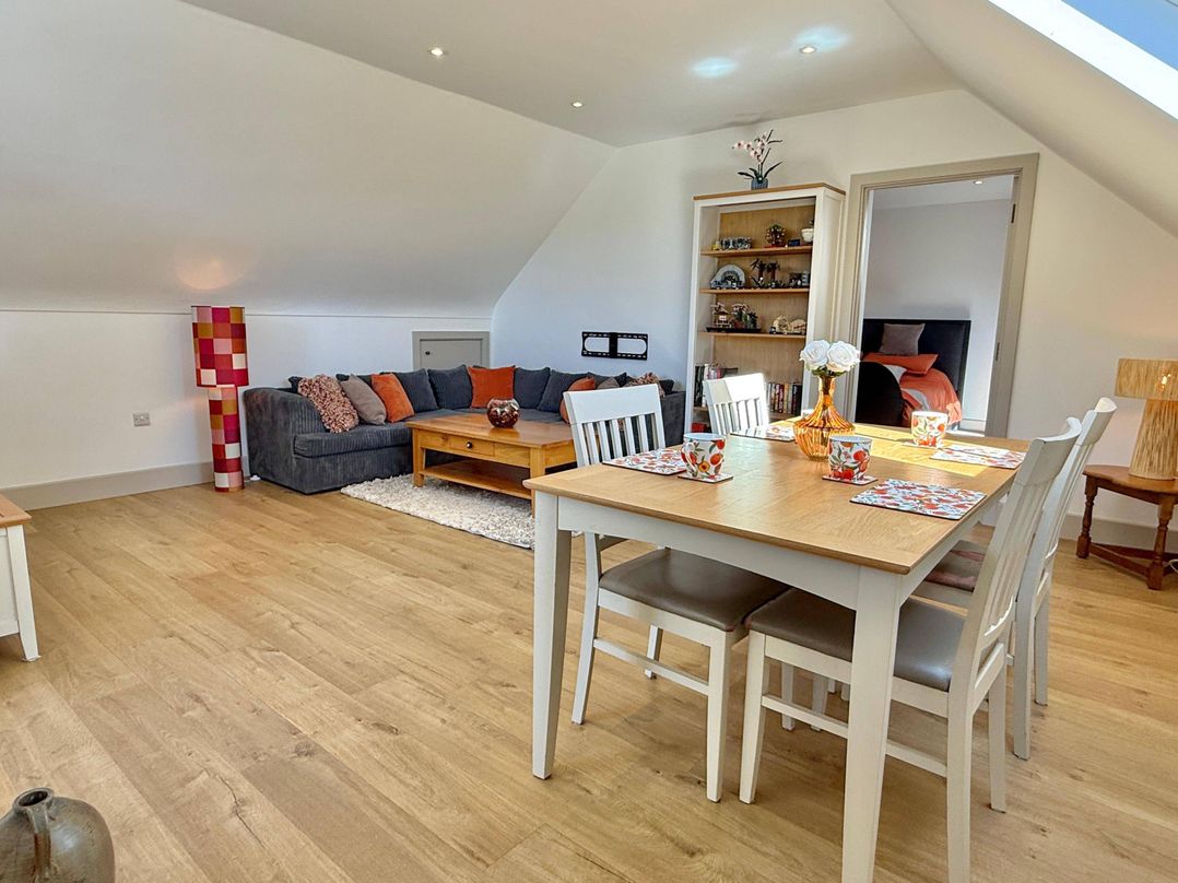 Charming Barn Annex with Stables New Forest Escape