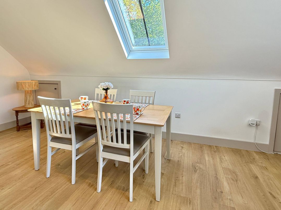 Charming Barn Annex with Stables New Forest Escape