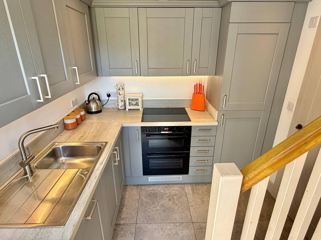 Charming Barn Annex with Stables New Forest Escape