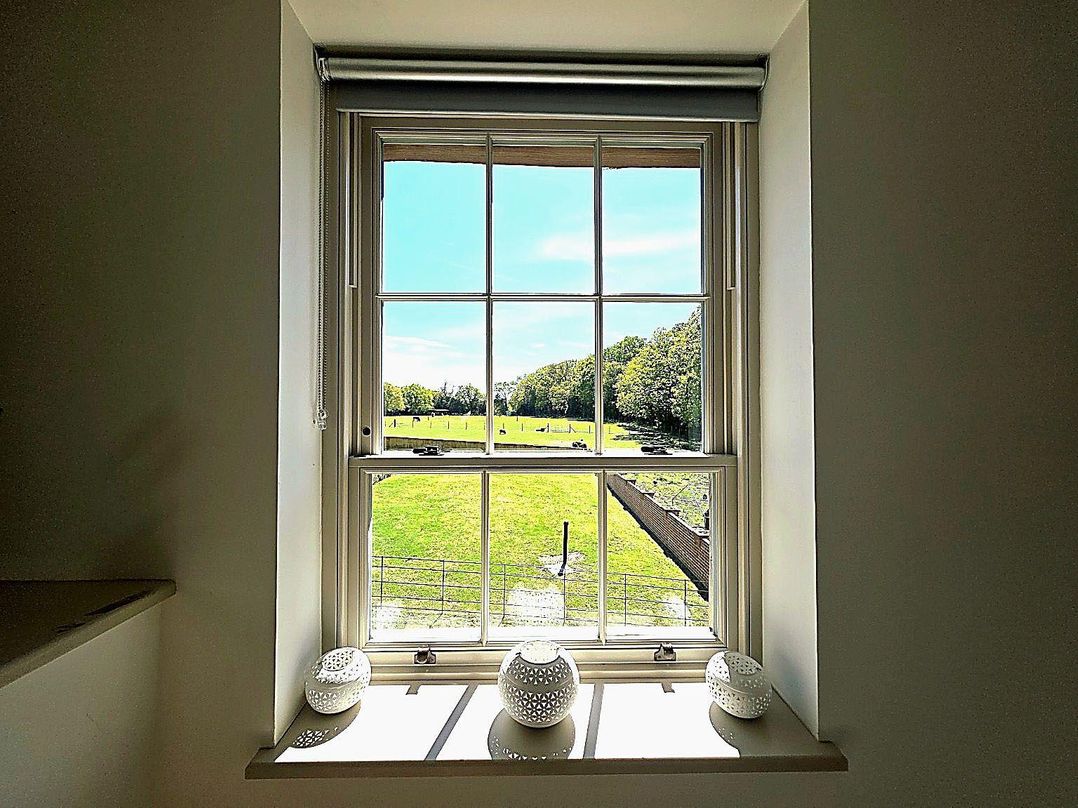Charming Barn Annex with Stables New Forest Escape