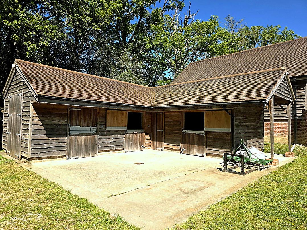 Charming Barn Annex with Stables New Forest Escape