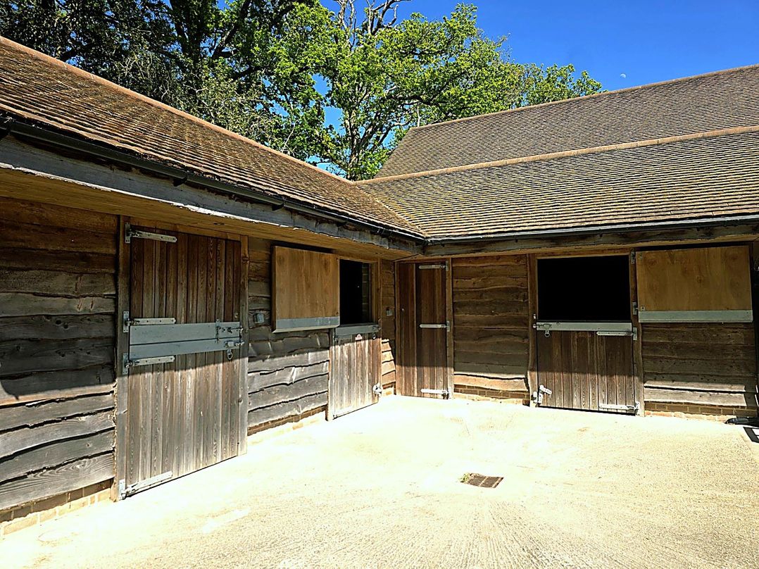 Charming Barn Annex with Stables New Forest Escape