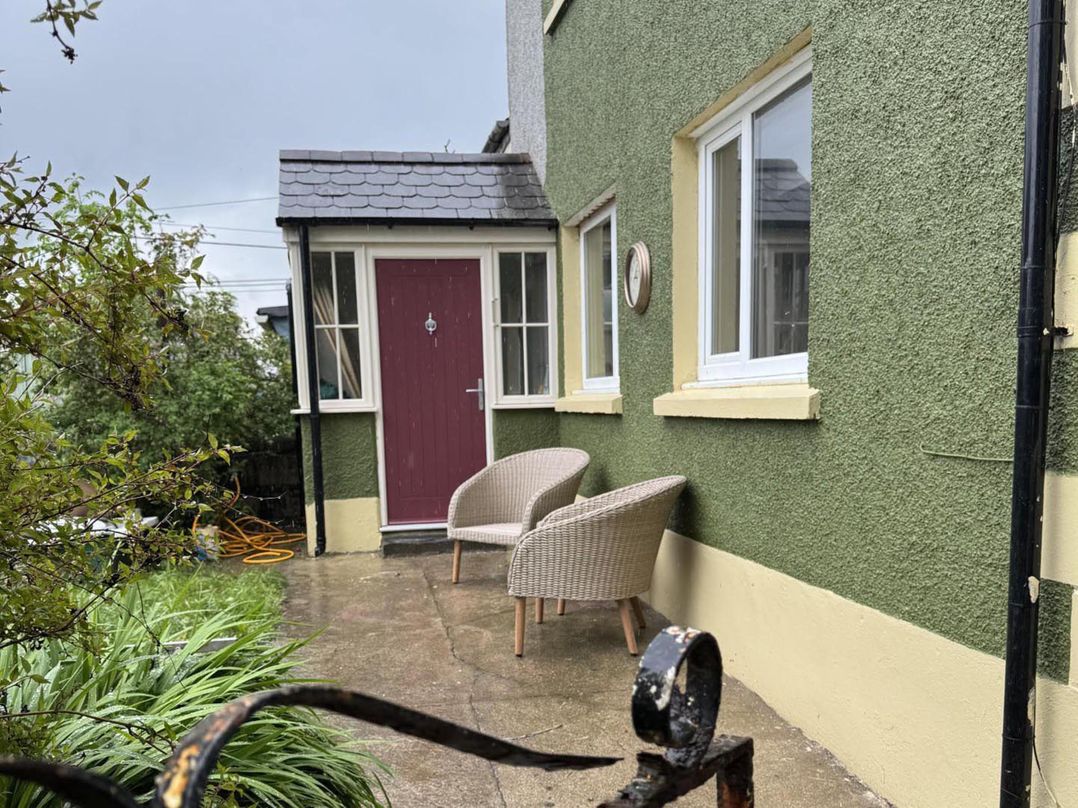 Llysawelon 2-Bed Cottage, Sleeps 5, Pets Ok