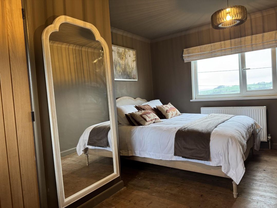 Llysawelon 2-Bed Cottage, Sleeps 5, Pets Ok