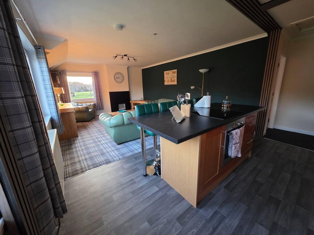 Highlands - River View - Apt - Sleeps 4 - Garden