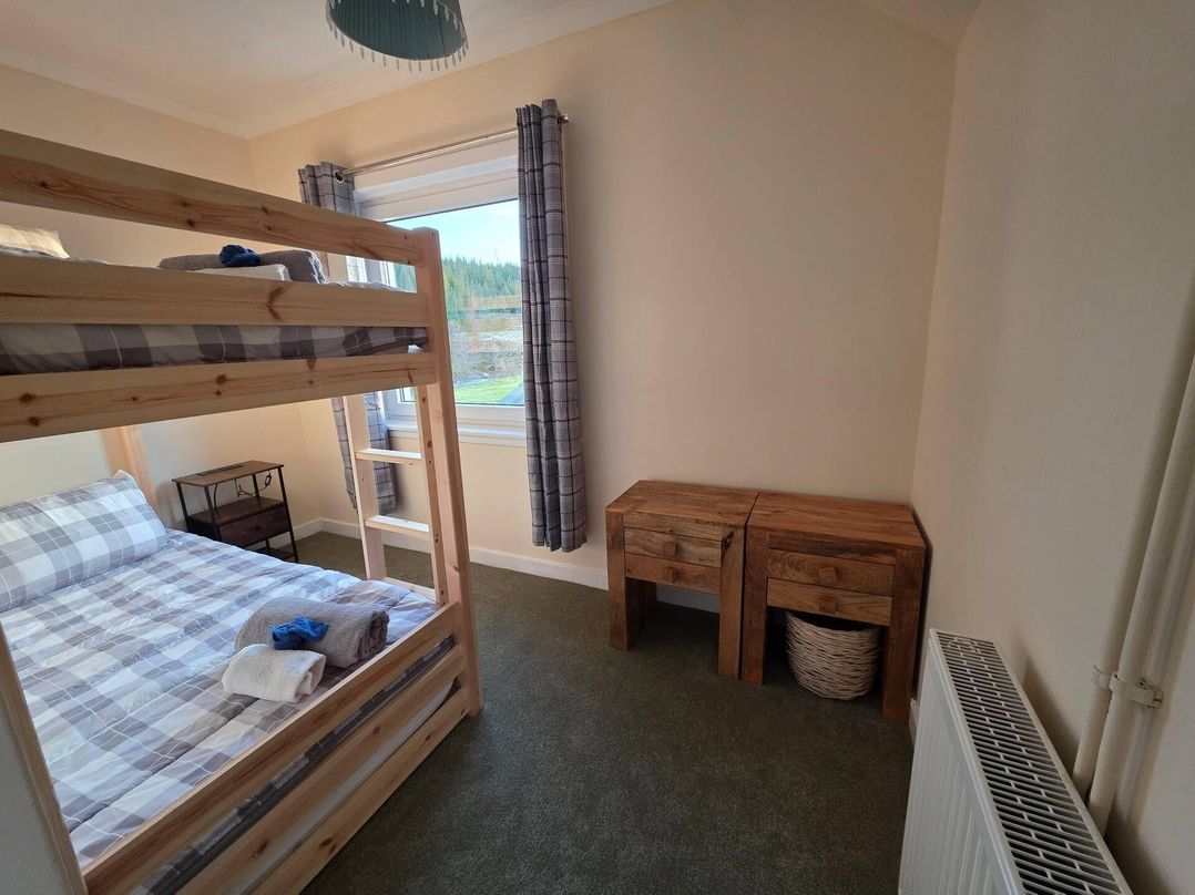 Highlands - River View - Apt - Sleeps 4 - Garden