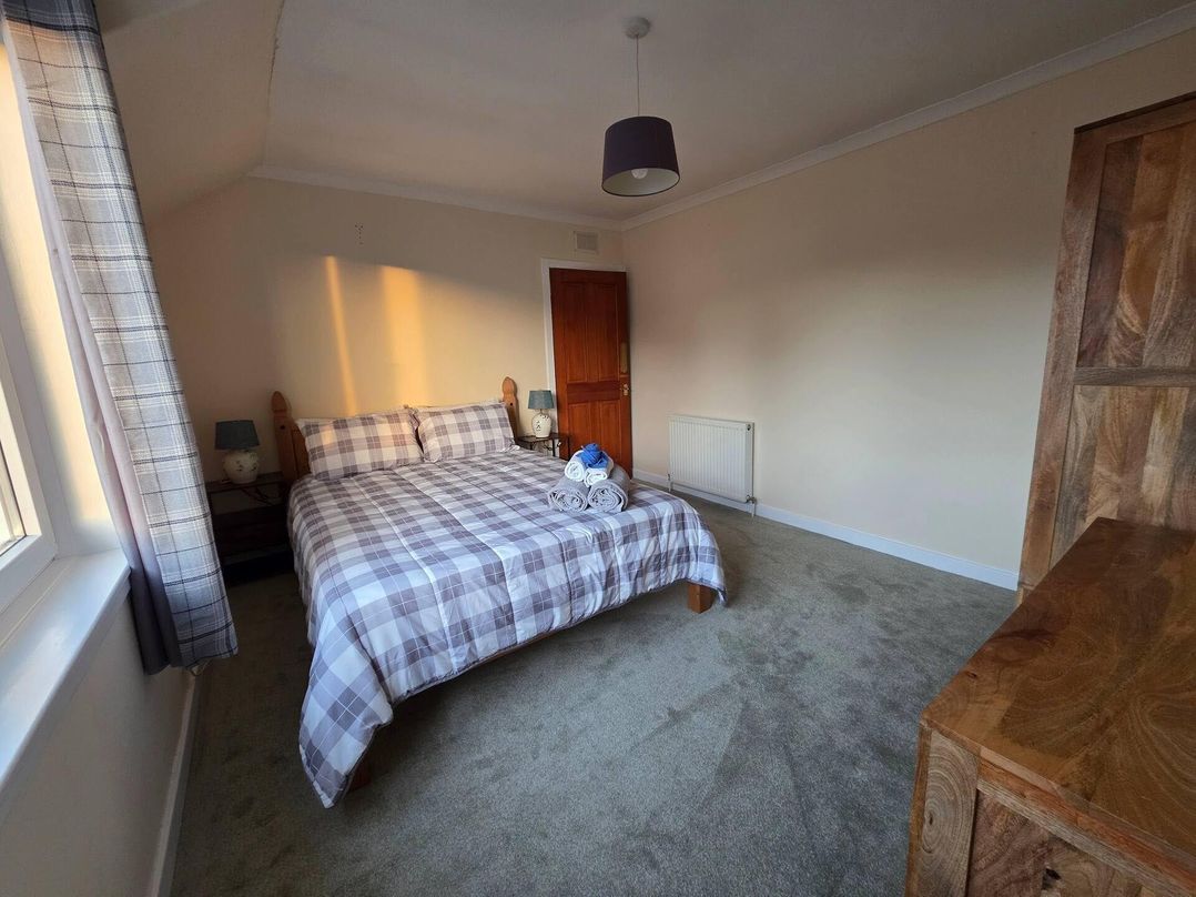 Highlands - River View - Apt - Sleeps 4 - Garden