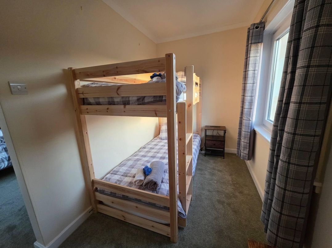 Highlands - River View - Apt - Sleeps 4 - Garden