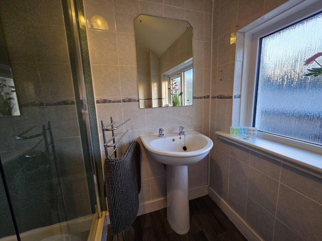 Highlands - River View - Apt - Sleeps 4 - Garden