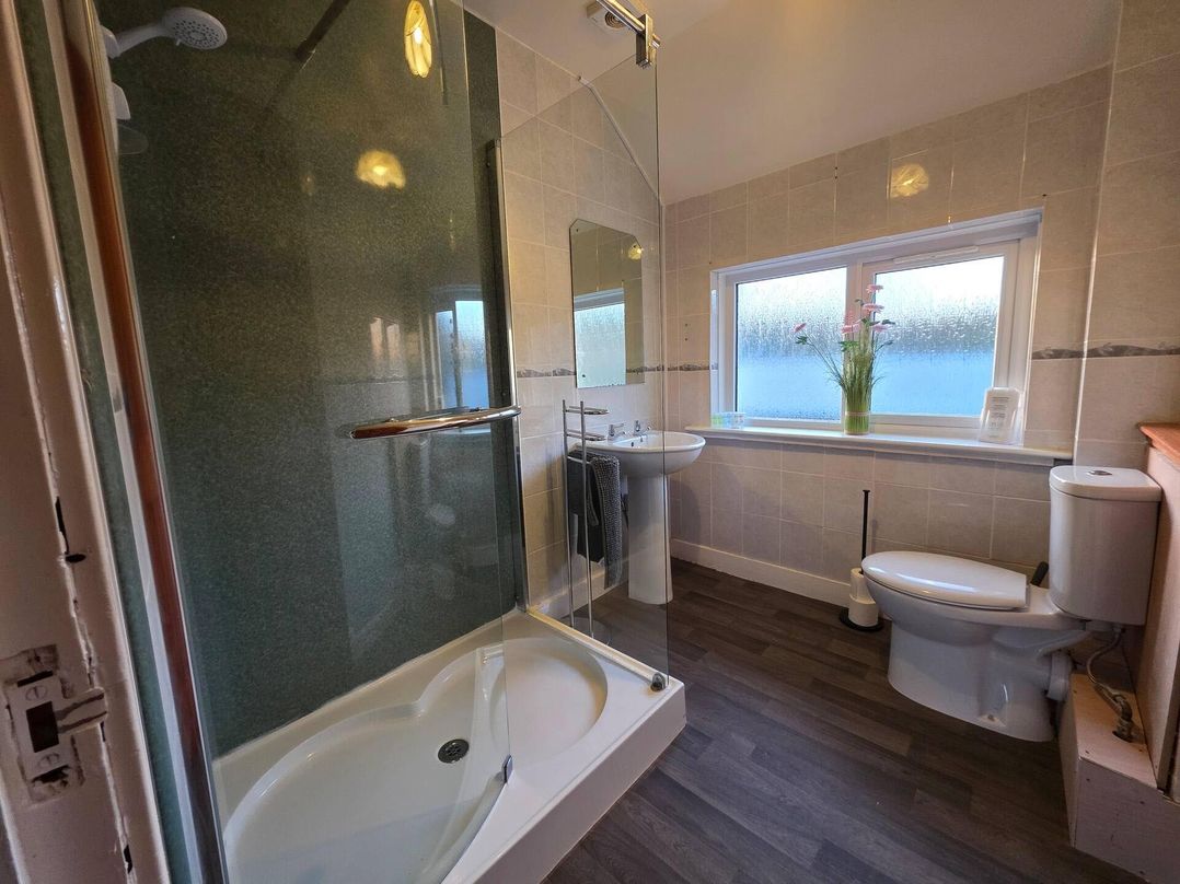 Highlands - River View - Apt - Sleeps 4 - Garden