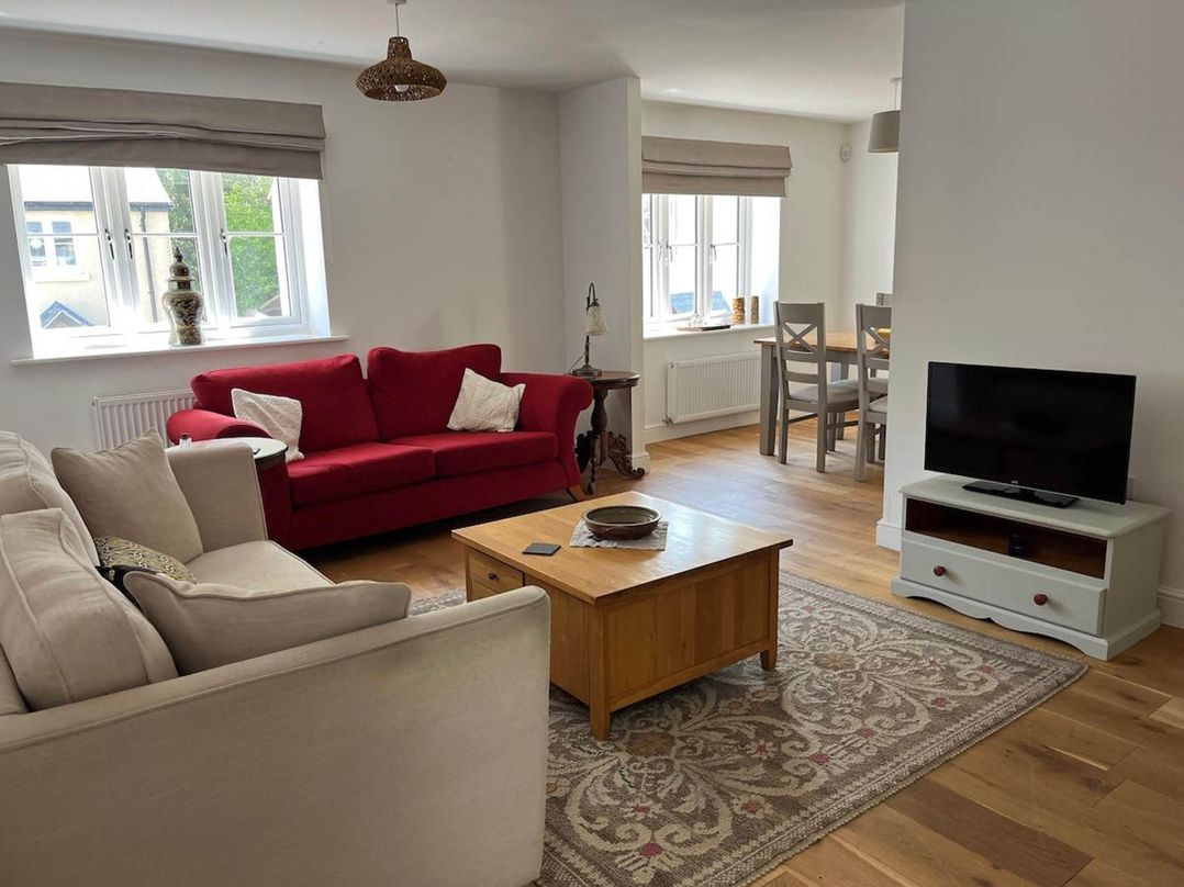 Apartment Sleeps 4 with Parking