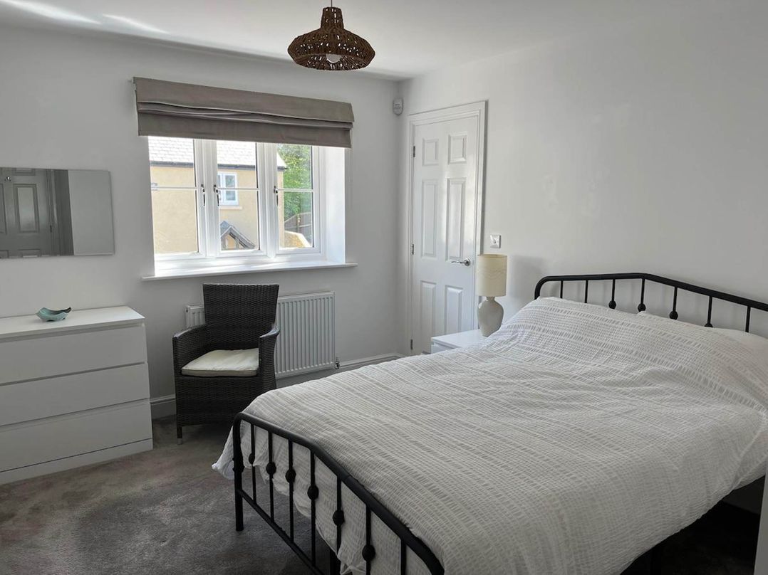 Apartment Sleeps 4 with Parking