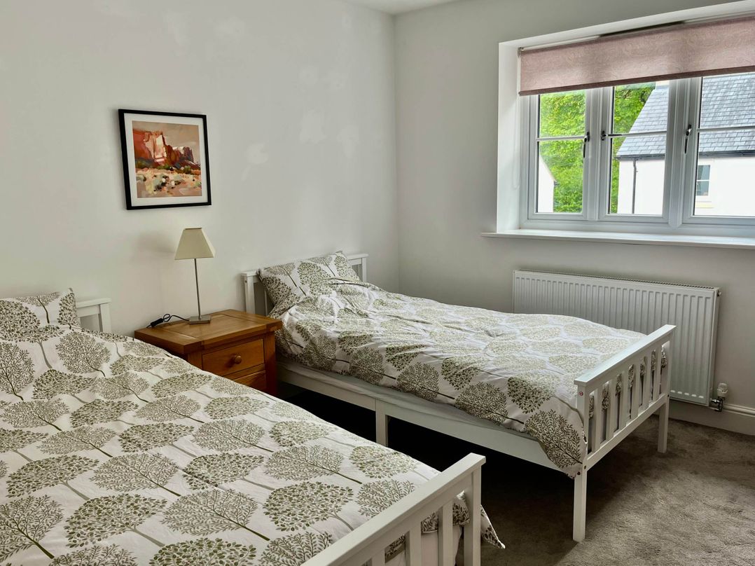 Apartment Sleeps 4 with Parking
