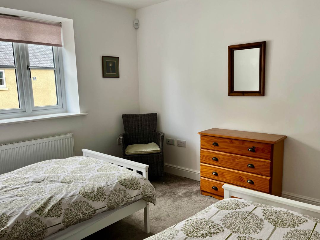 Apartment Sleeps 4 with Parking