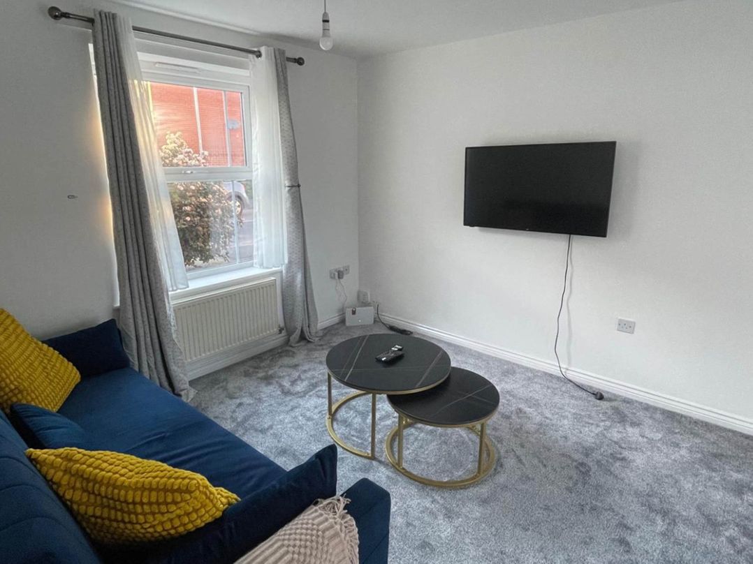 House Sleeps 5 with Garden and Parking
