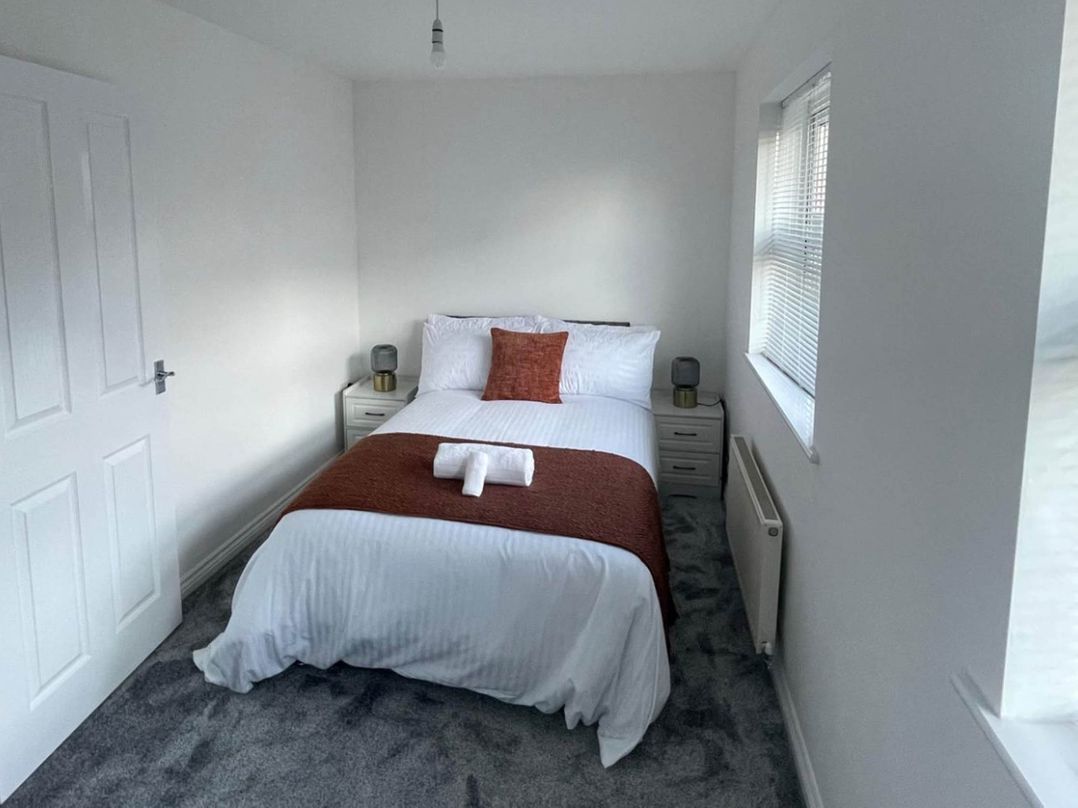 House Sleeps 5 with Garden and Parking