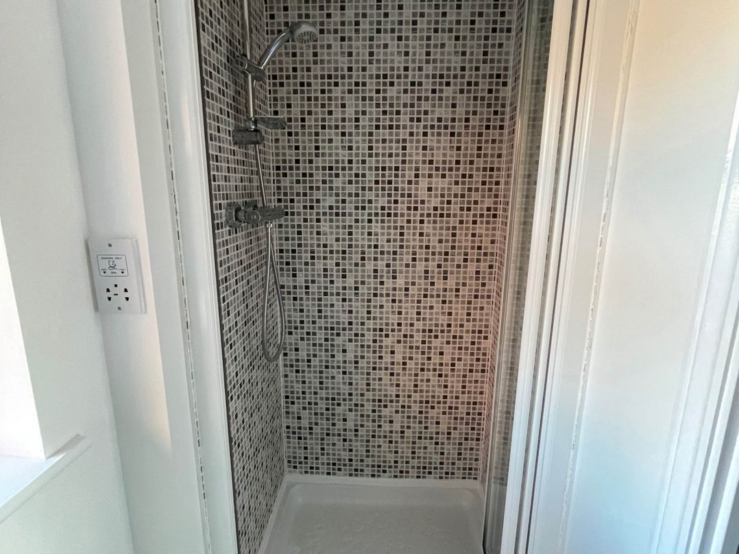 House Sleeps 5 with Garden and Parking