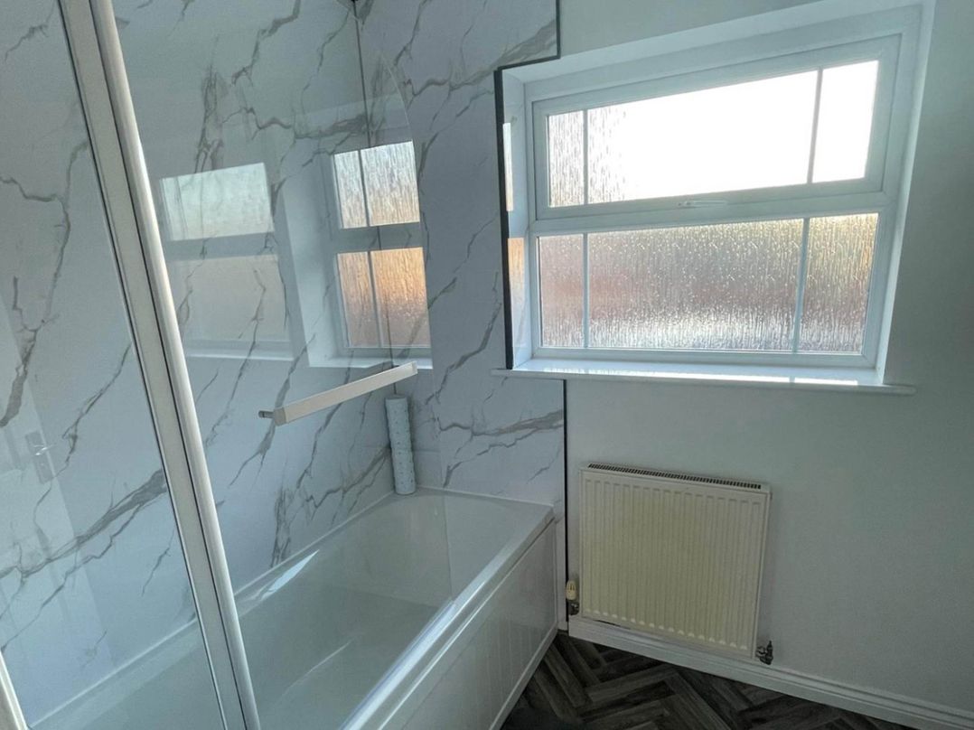 House Sleeps 5 with Garden and Parking