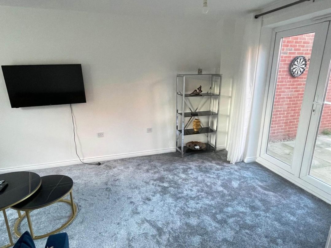 House Sleeps 5 with Garden and Parking