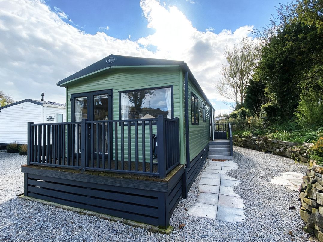 Coworth Deluxe Cabin with Garden