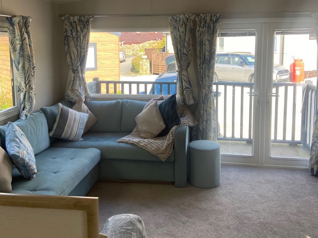 Coworth Deluxe Cabin with Garden