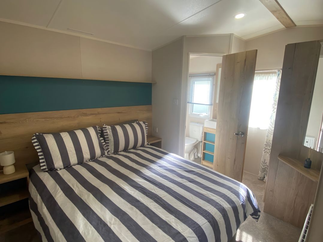 Coworth Deluxe Cabin with Garden