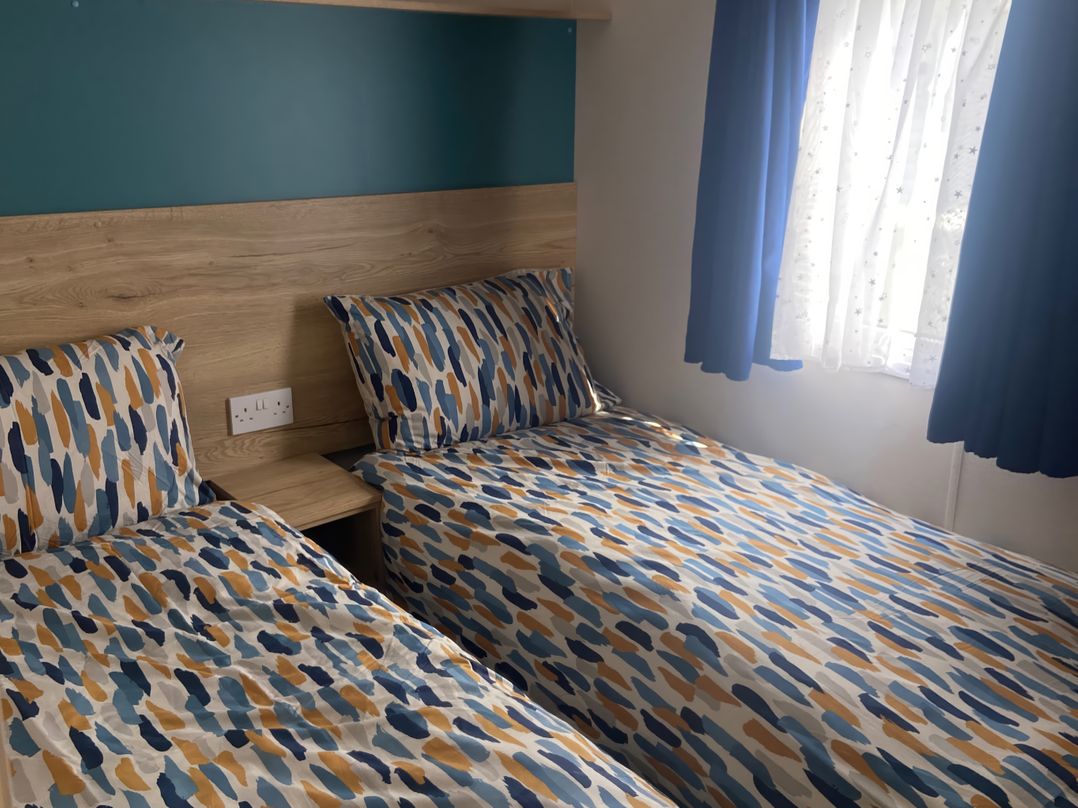 Coworth Deluxe Cabin with Garden