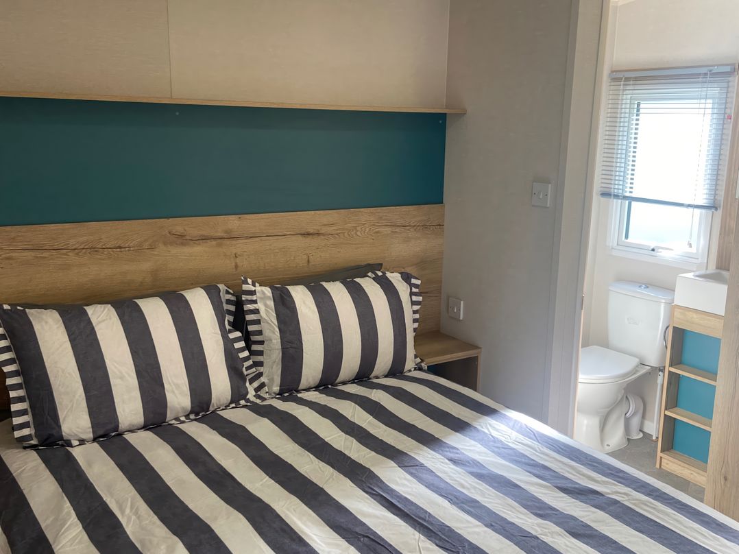 Coworth Deluxe Cabin with Garden