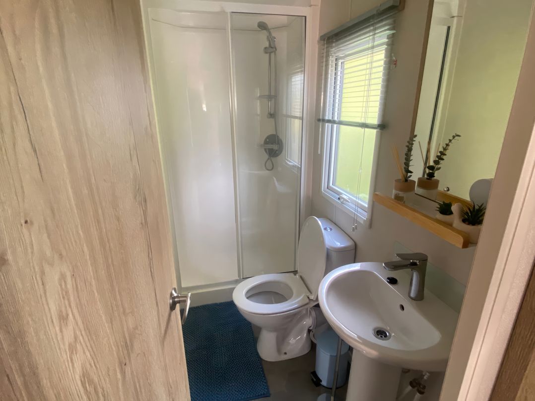 Coworth Deluxe Cabin with Garden