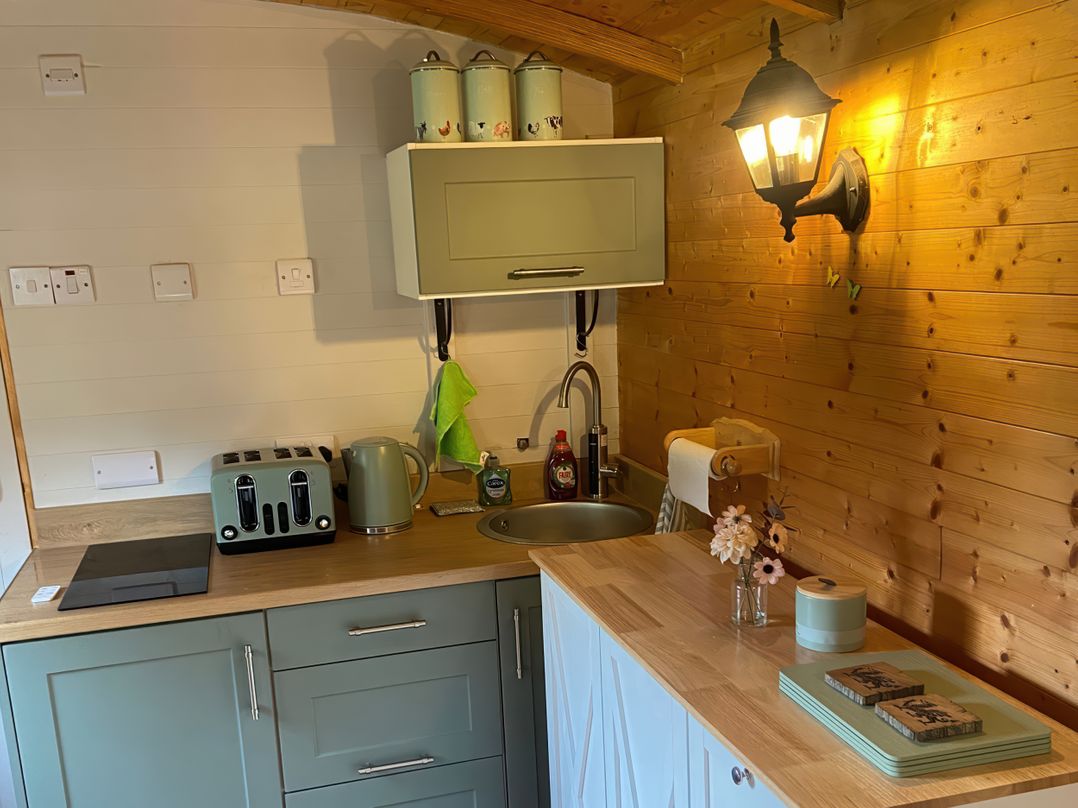 Cozy Cabin Retreat in Newtown