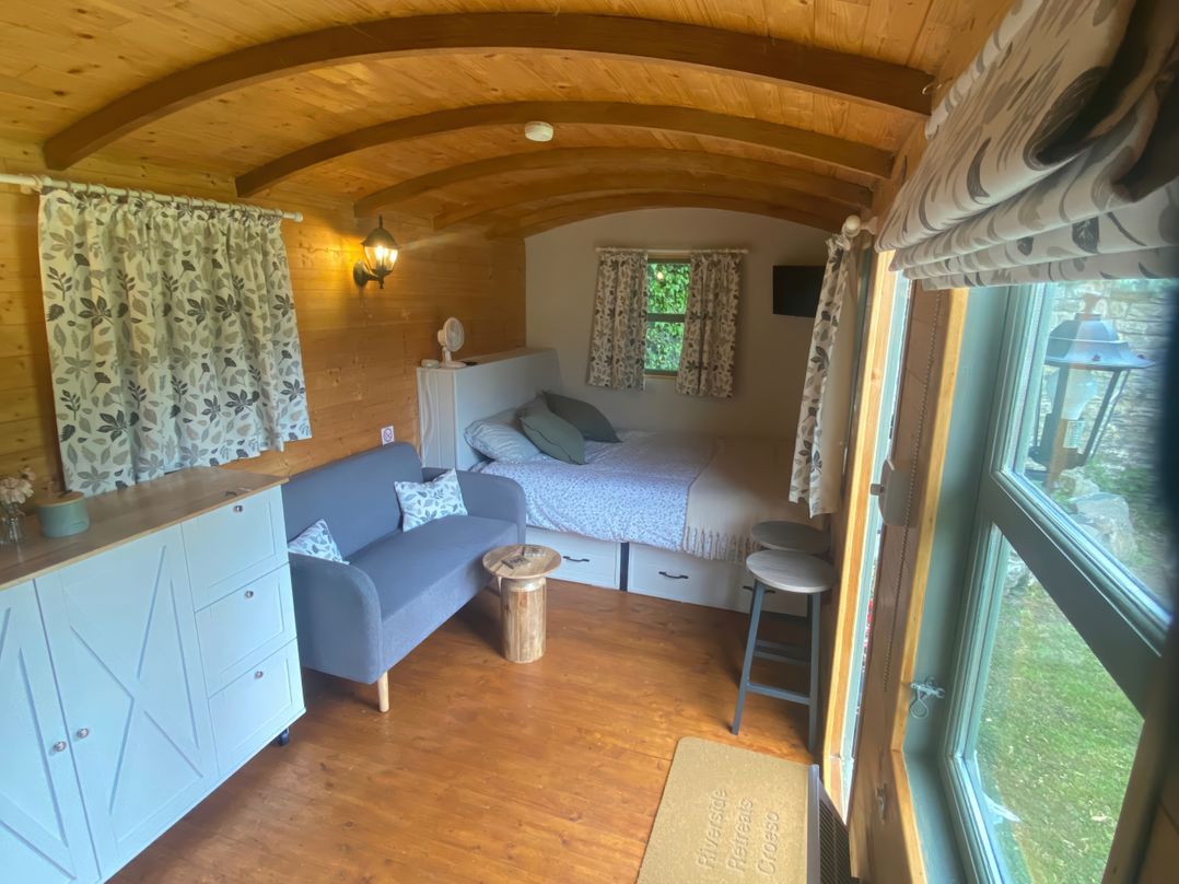 Cozy Cabin Retreat in Newtown