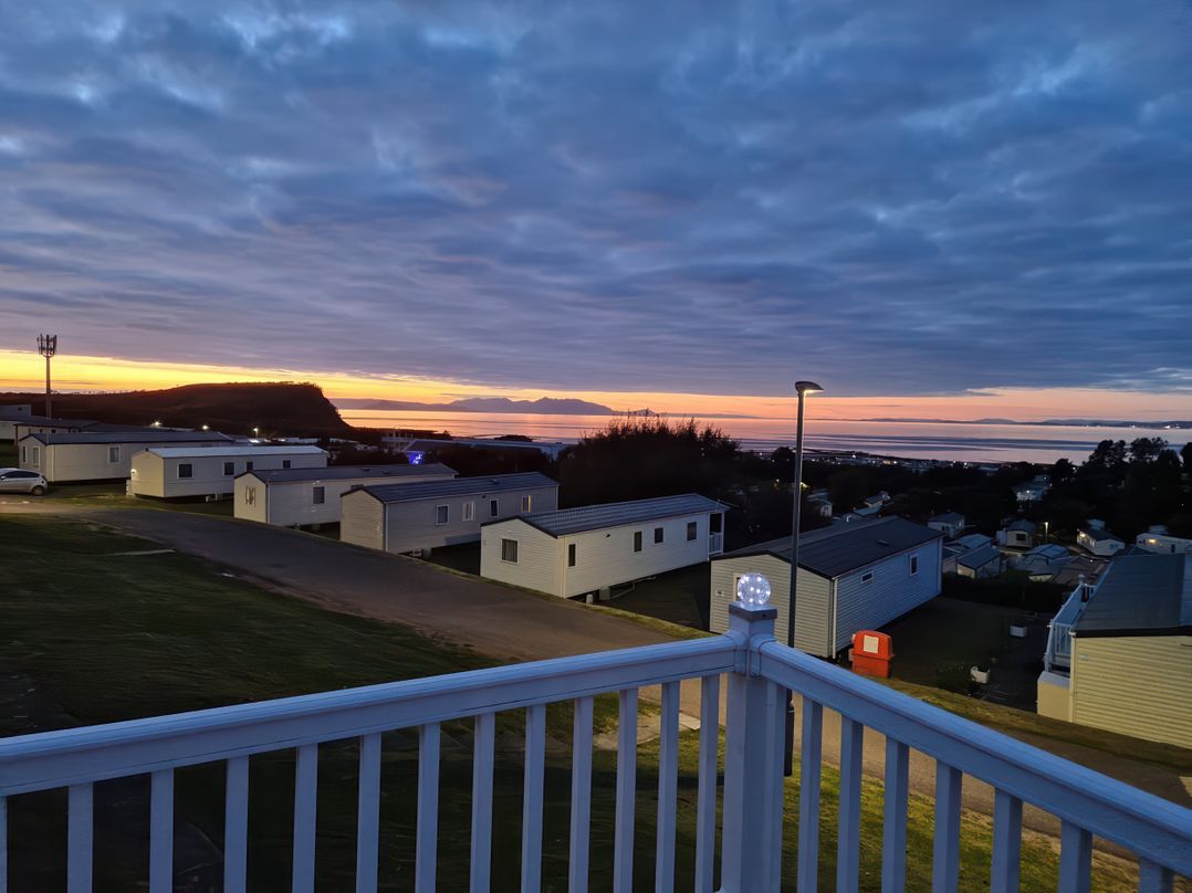 Caravan Sleeps 6 with Sea Views and Parking