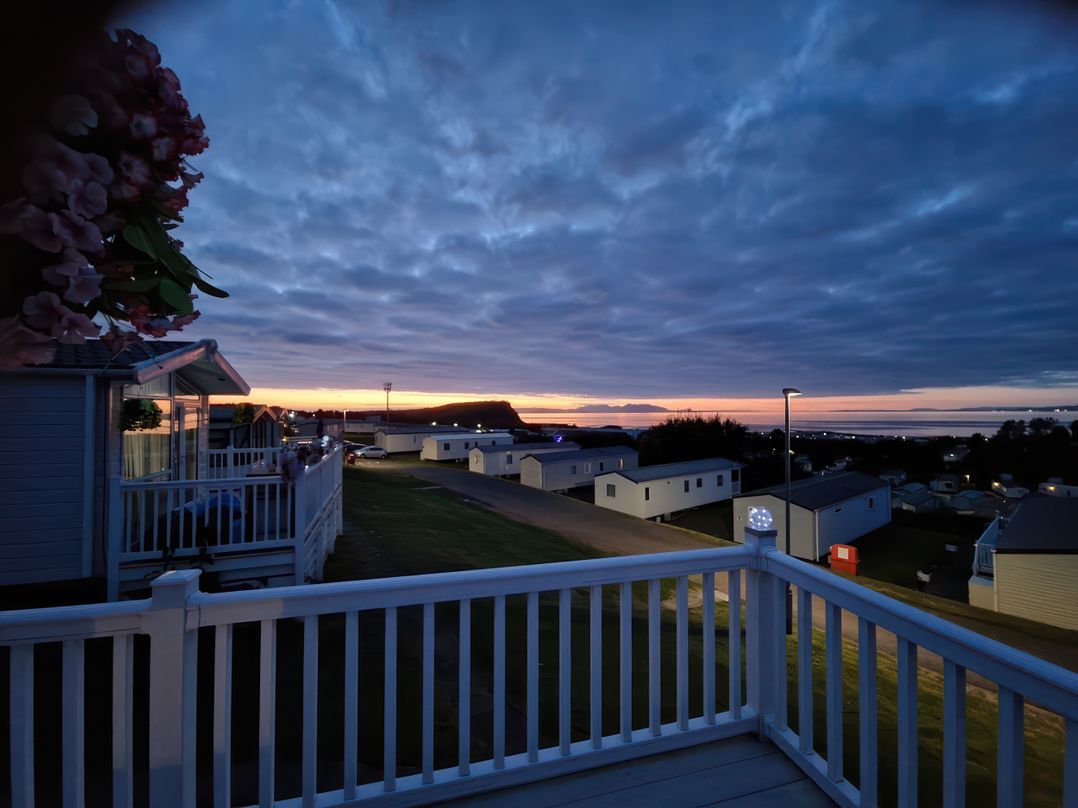Caravan Sleeps 6 with Sea Views and Parking