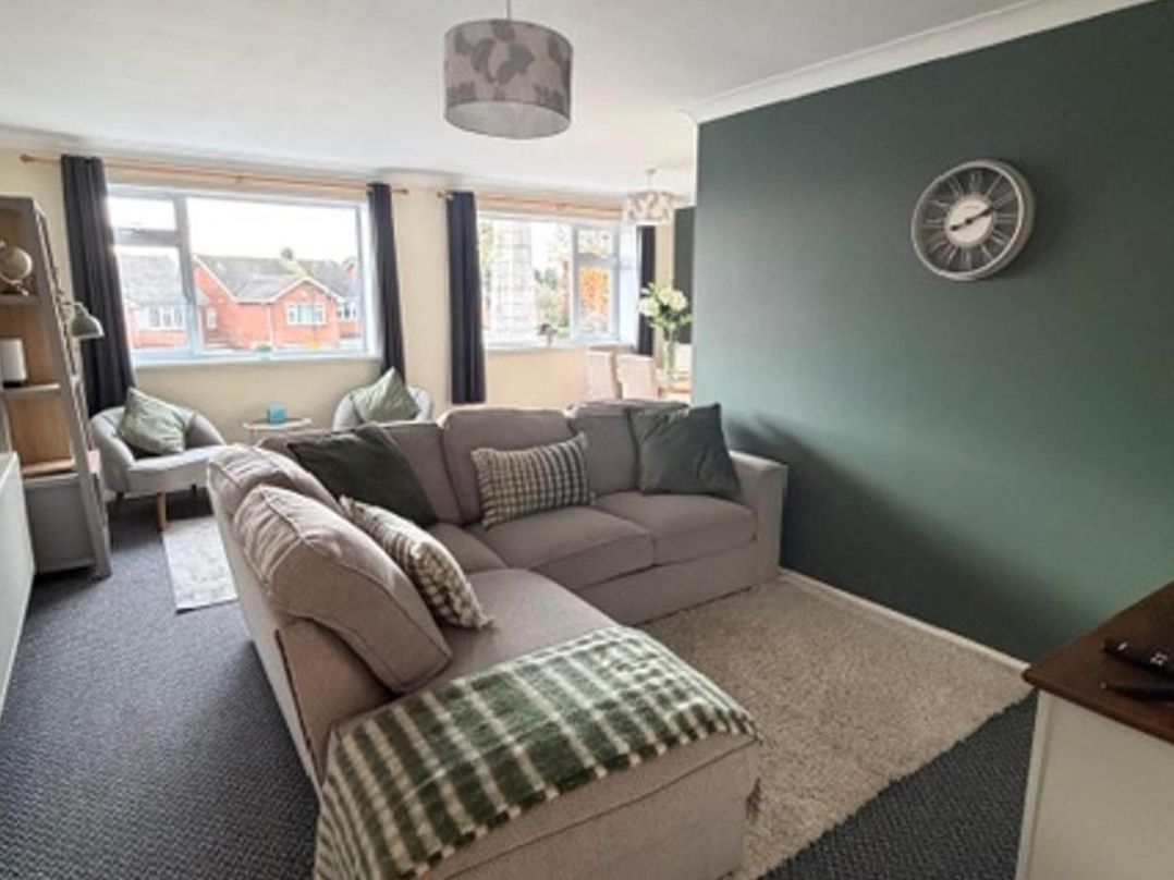 Meriden Apartment - Sleeps 7 - Near Nec, Parking